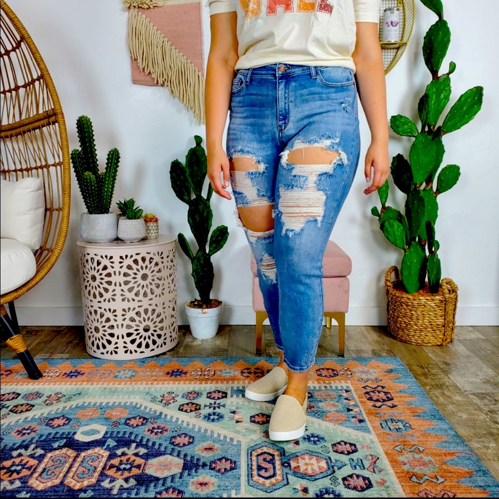 Sz 24W Judy Blue Boyfriend Destroyed Jeans